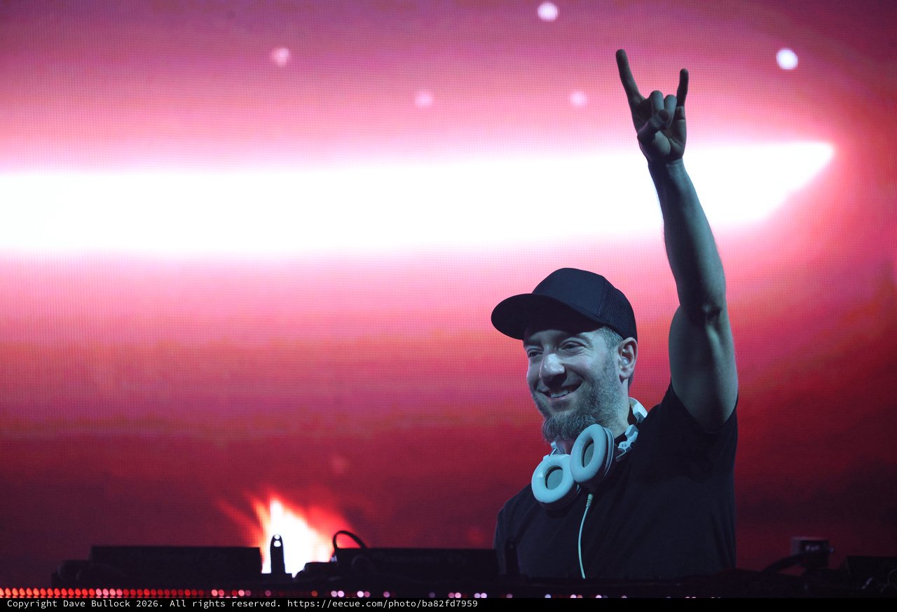 DJ Throws Rock Horns at Wobbleland Festival 2026
