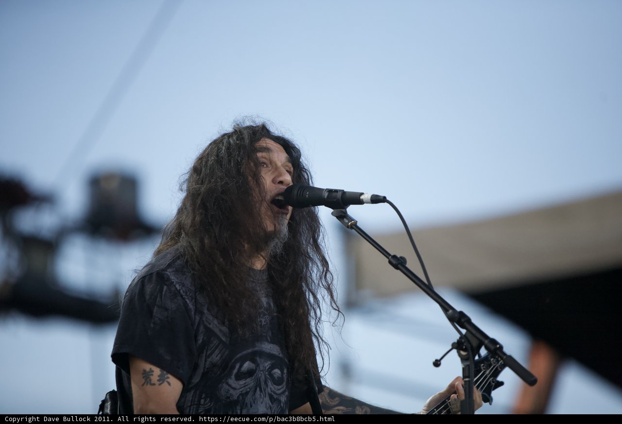 Tom Araya Shreds the Stage
