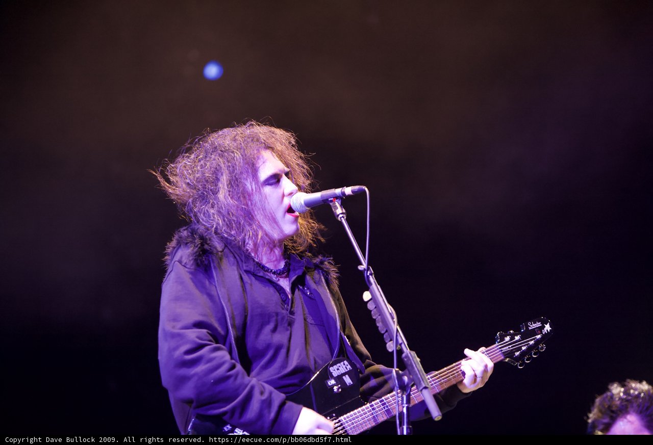 Robert Smith Rocks the O2 Arena