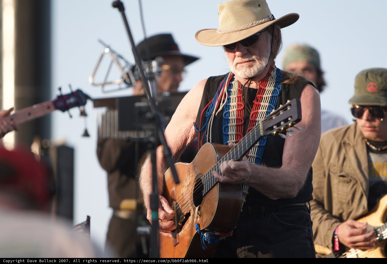 Willie Nelson mesmerizes the crowd