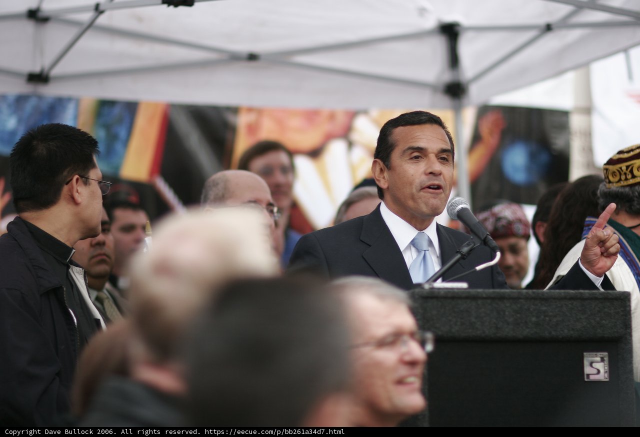 Antonio Villaraigosa delivers an inspiring speech at the podium