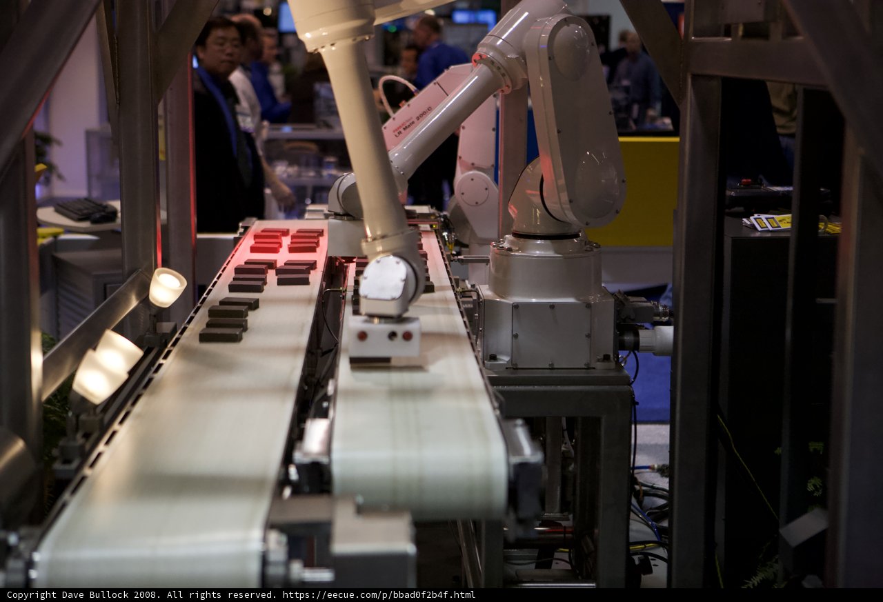 Automating the Factory: A Robot at Work on the Conveyor Belt