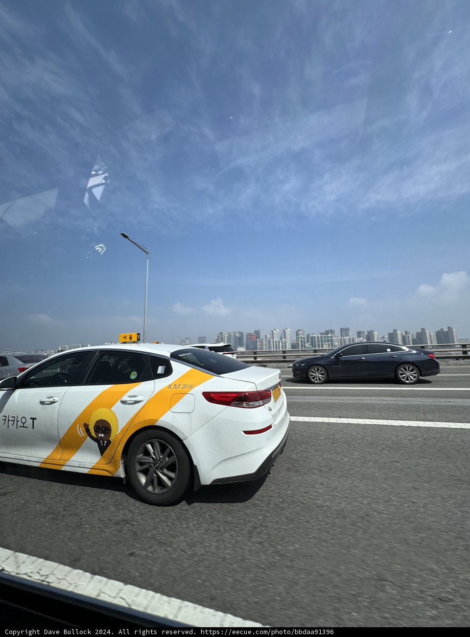The Colors of Seoul Mobility: A Taxi on the Go