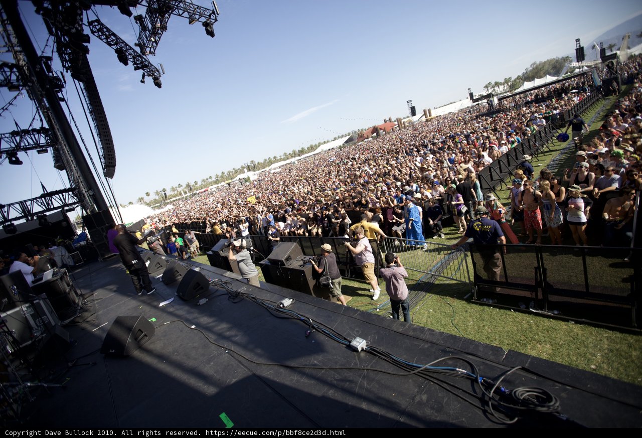 A Sea of Fans at Coachella Concert