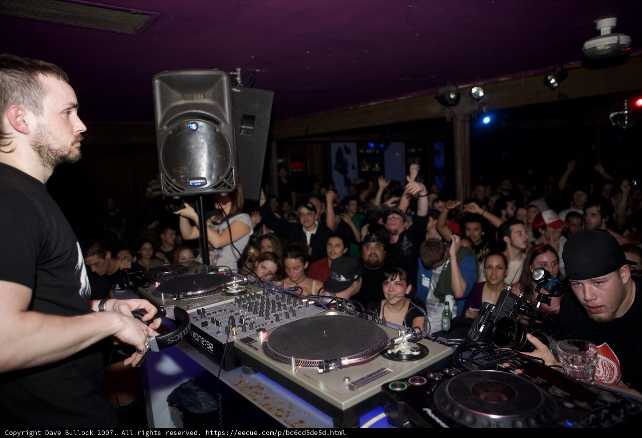 Jamming with the Crowd