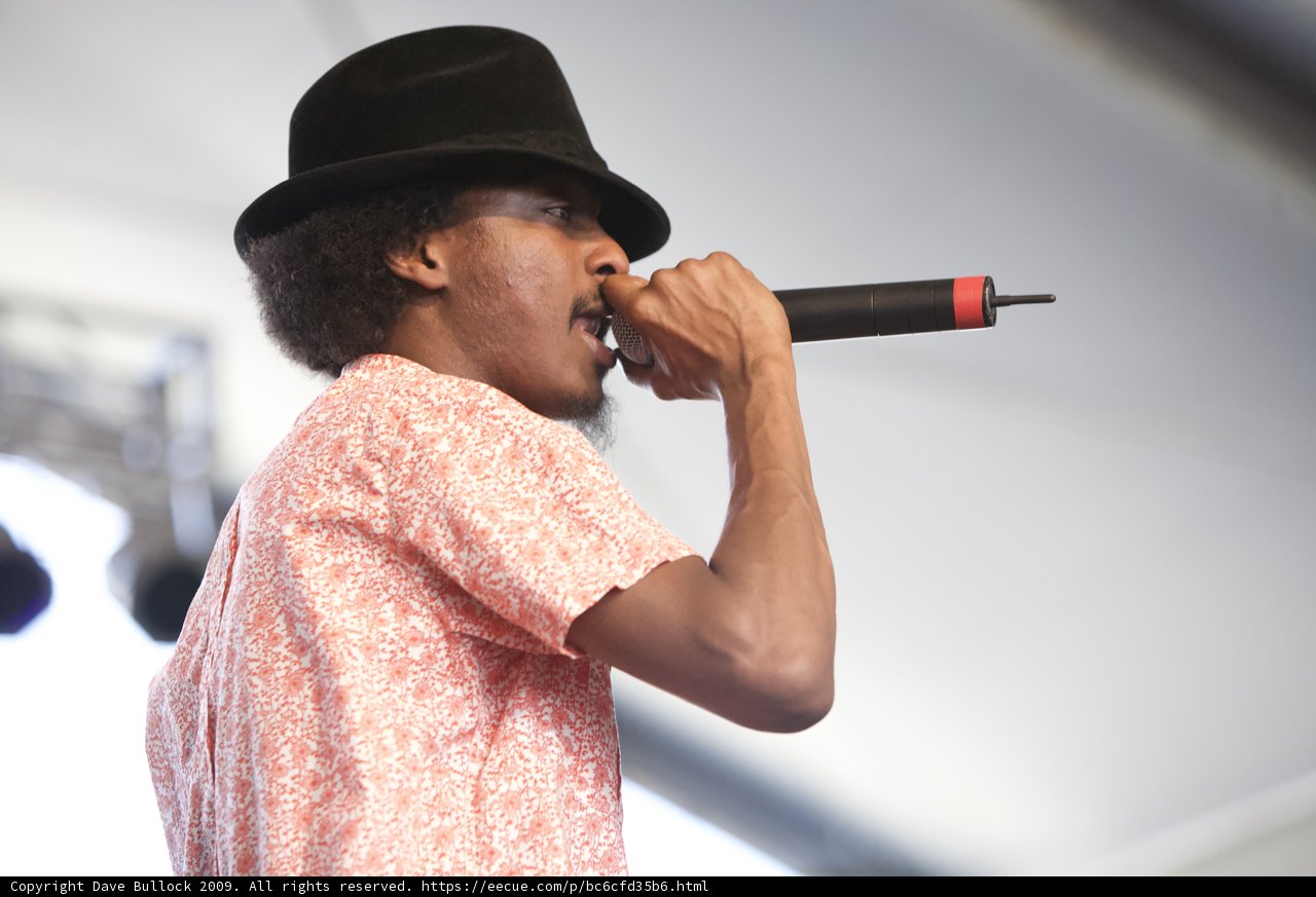 K'naan Warsame rocks Coachella stage in fedora hat