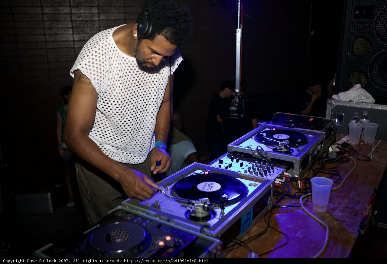 Spinning Groovy Tunes