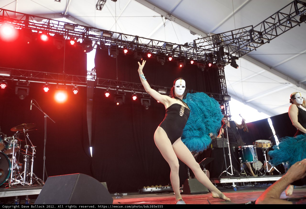 Black Masked Performer Steals the Spotlight