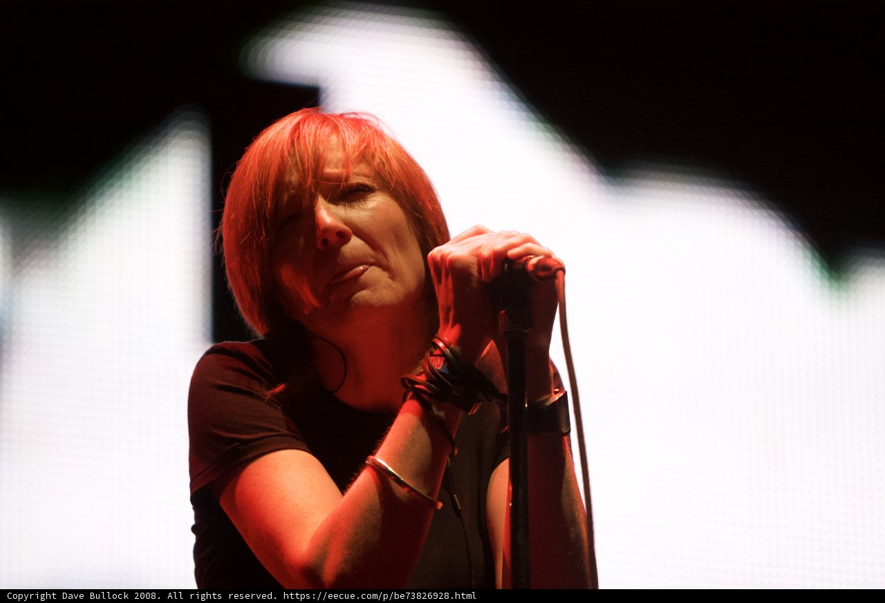 Red-Haired Singer Beth Gibbons Rocks Coachella Stage with Her Powerful Performance