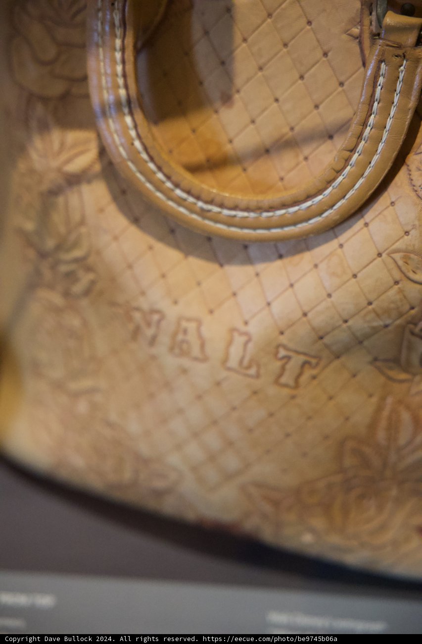 Elegance in Detail: The Leather Handled Purse