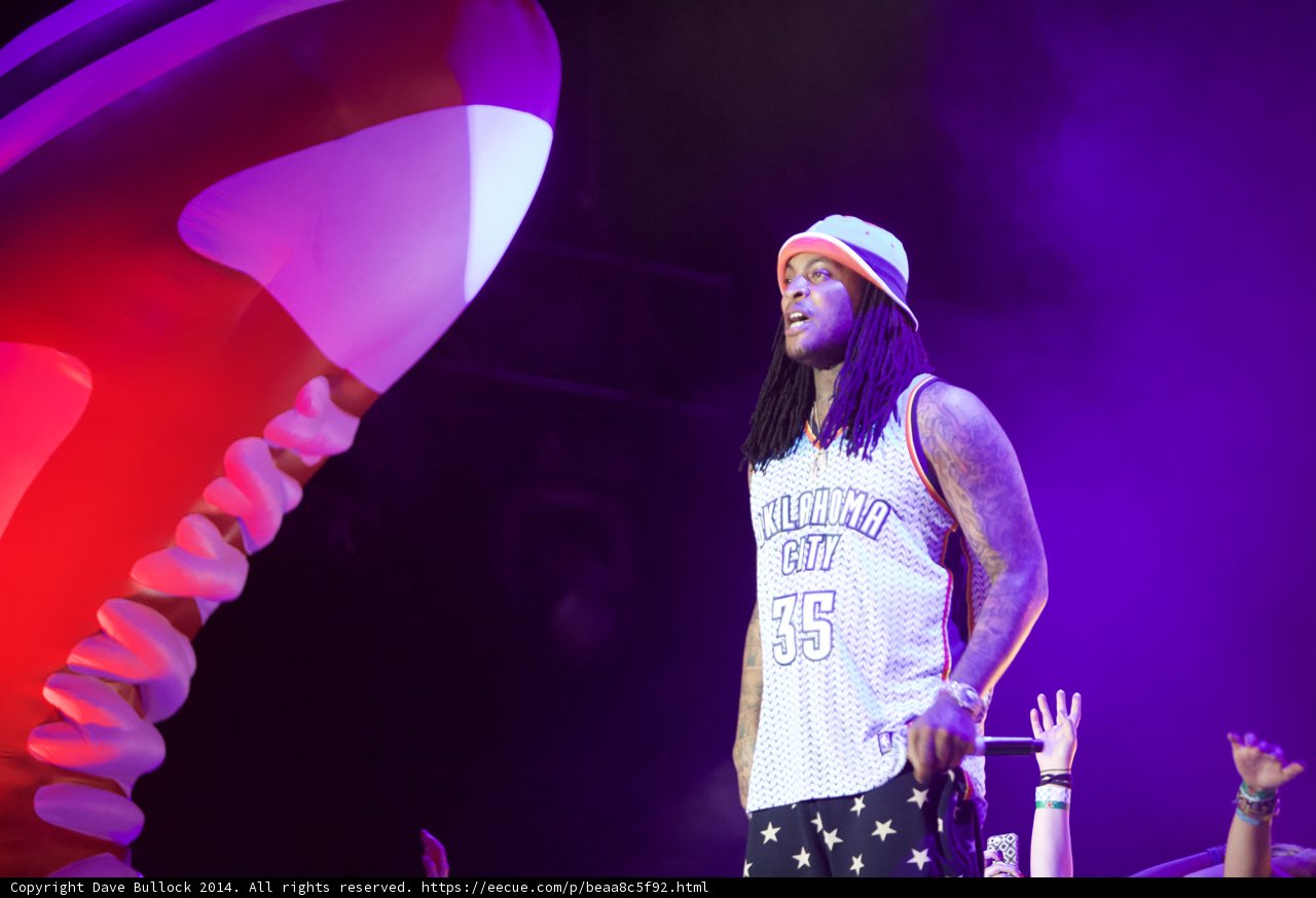 The Giant Shoe and Waka Flocka Flame