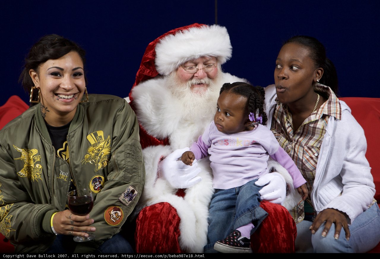 Santa Claus Brings Joy to 2007 APC Xmas Party