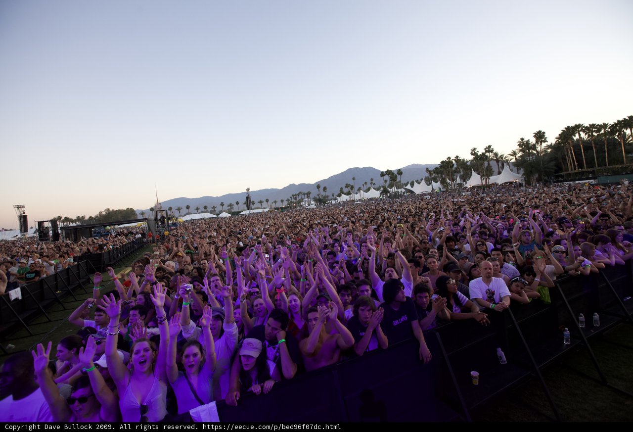 Coachella 2009 Crowd Cheers On