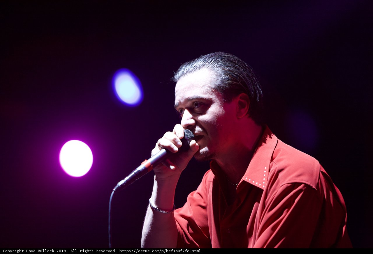 Mike Patton Steals the Spotlight with Solo Performance