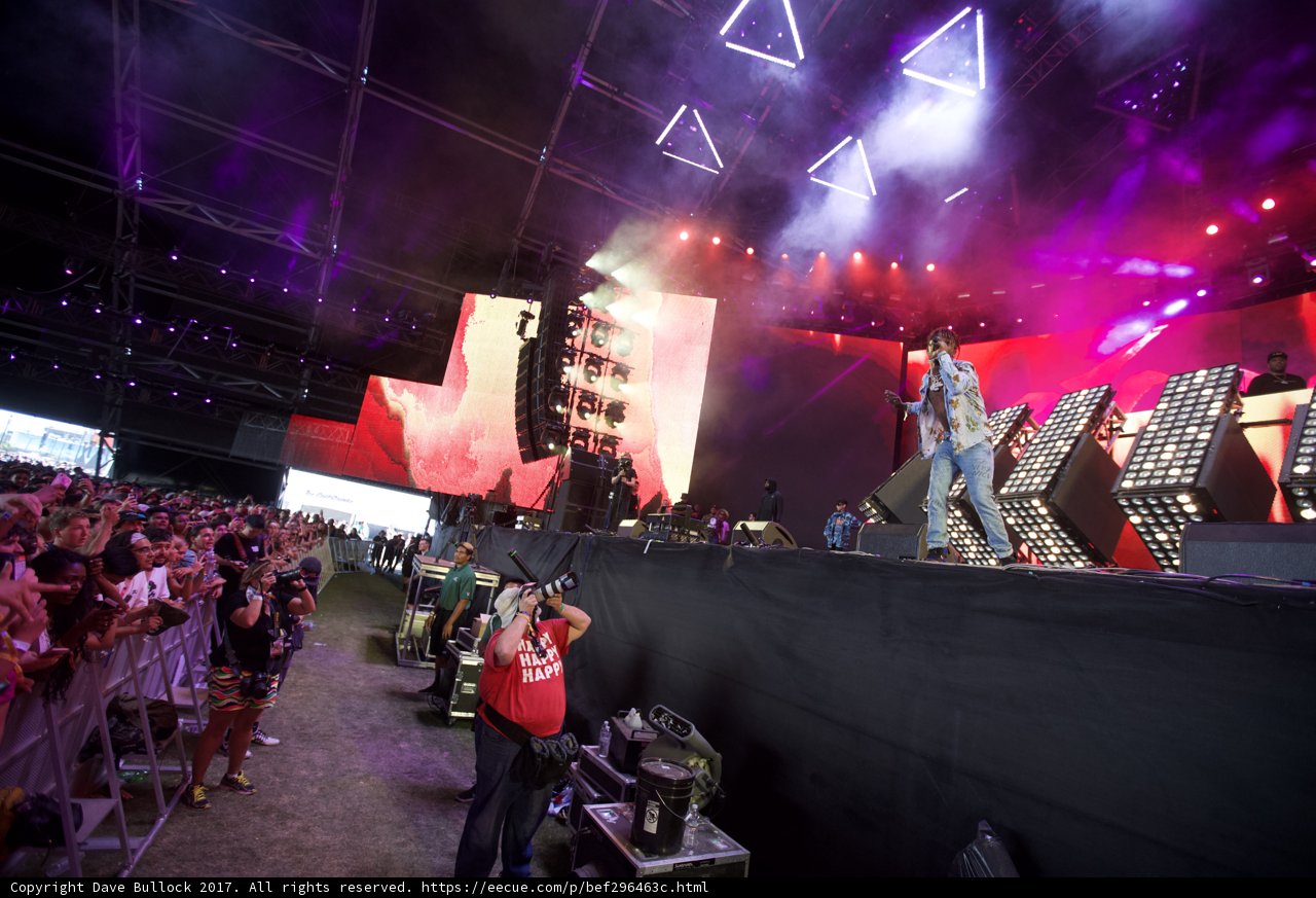 Don Cannon electrifies the crowd at Coachella