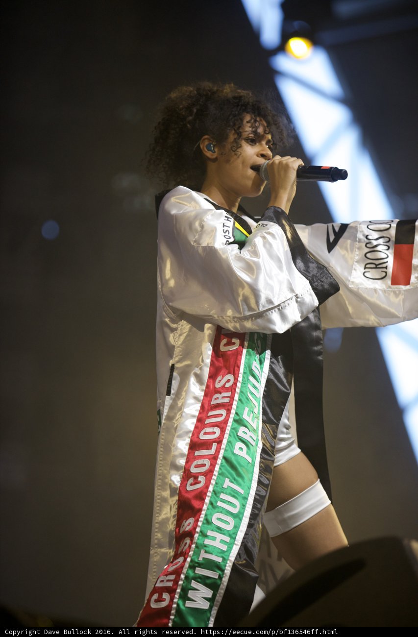 The Serenading Songstress