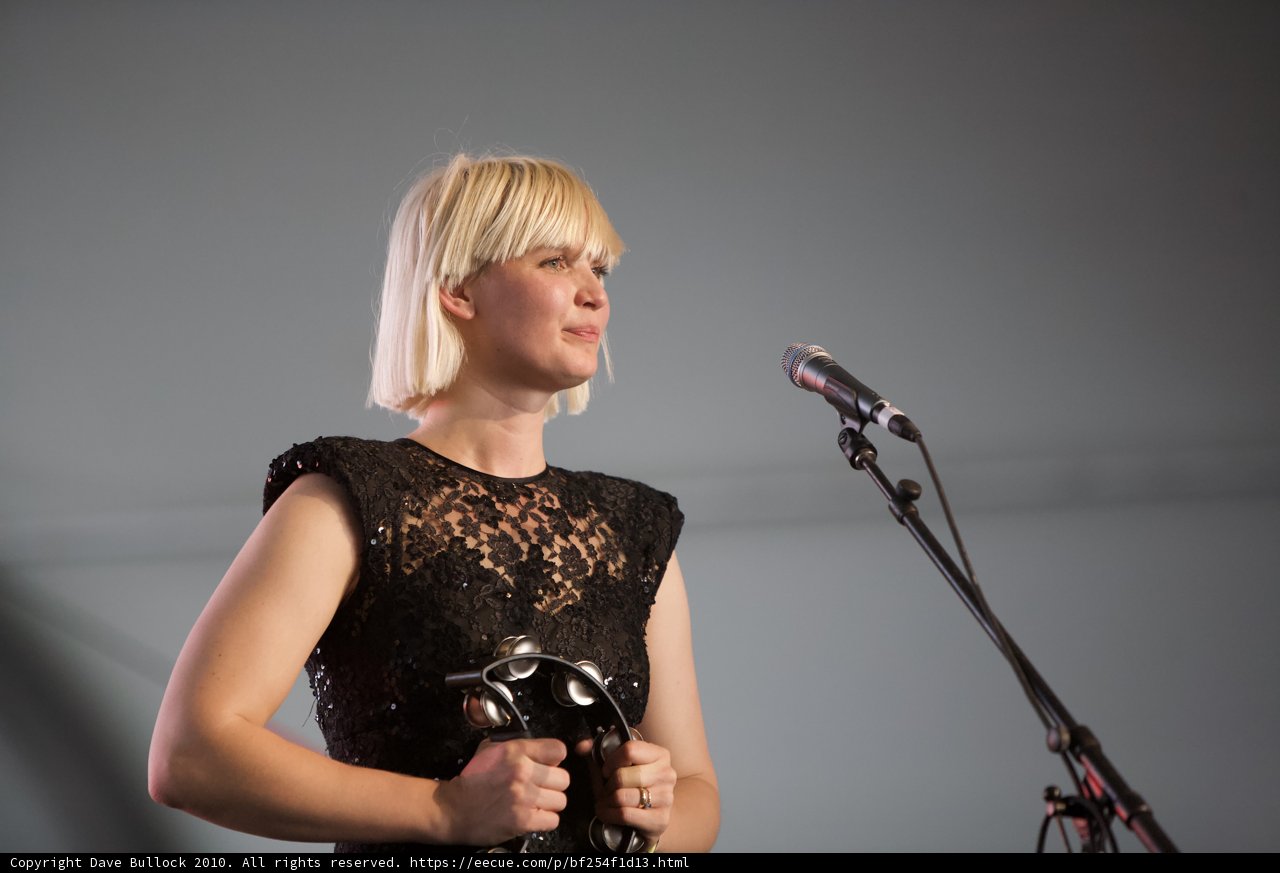 Award-Winning Entertainer Sharin Foo