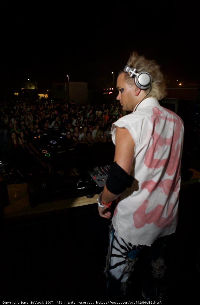 Grooving under the Night Sky