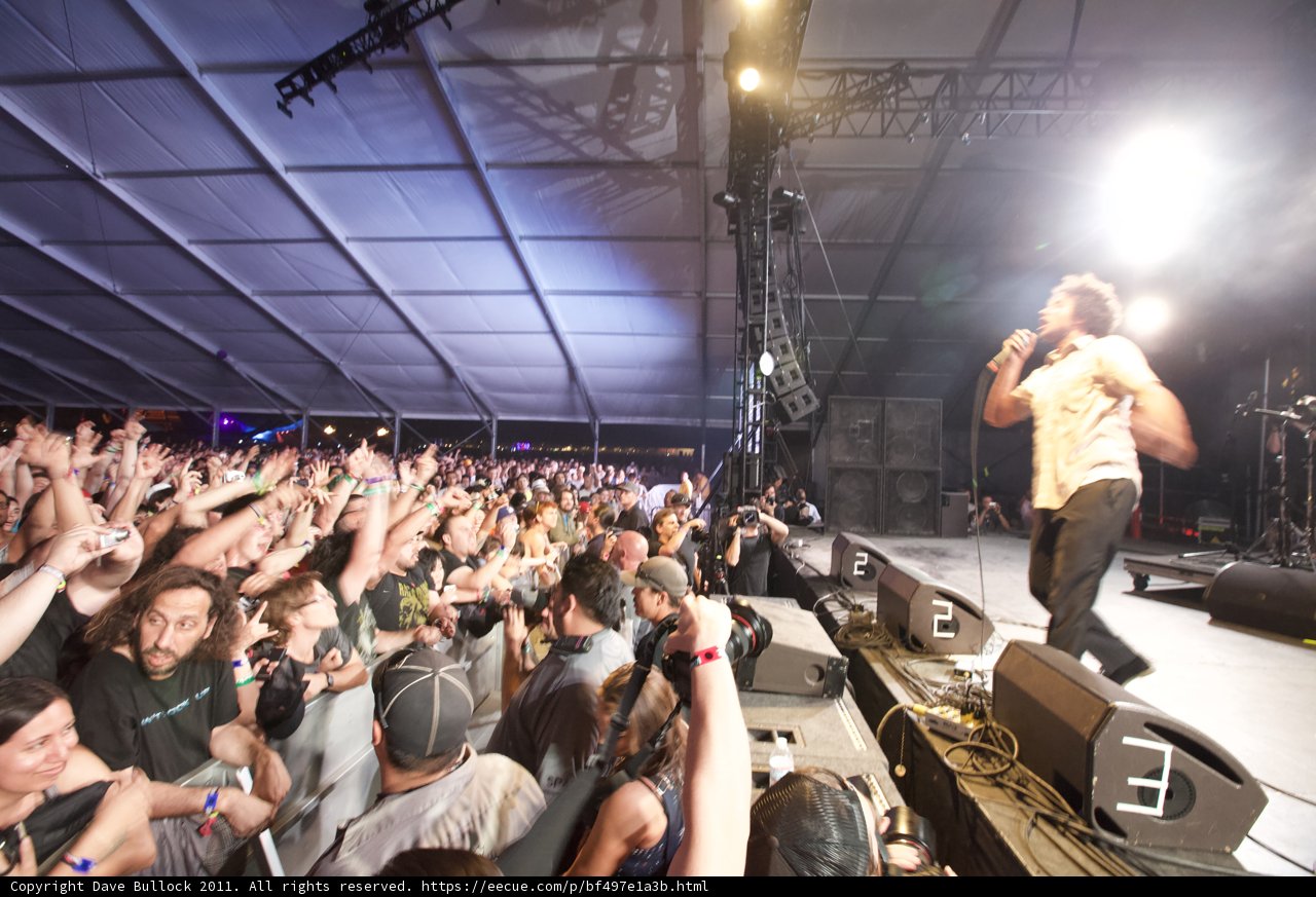 Entertainer lights up the Crowd at Coachella
