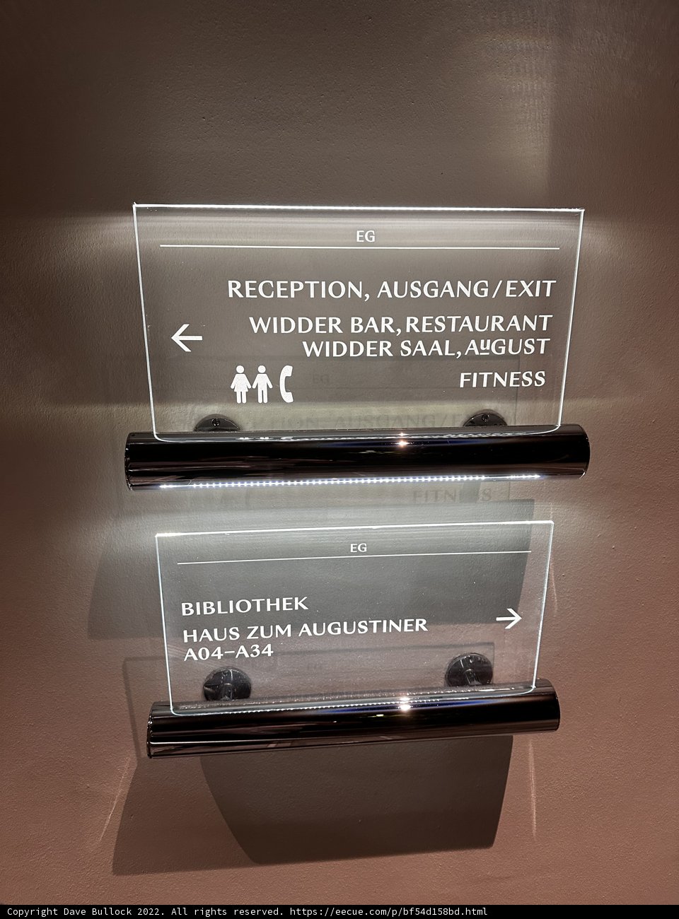 Signage at Zürich's Meeting Hub
