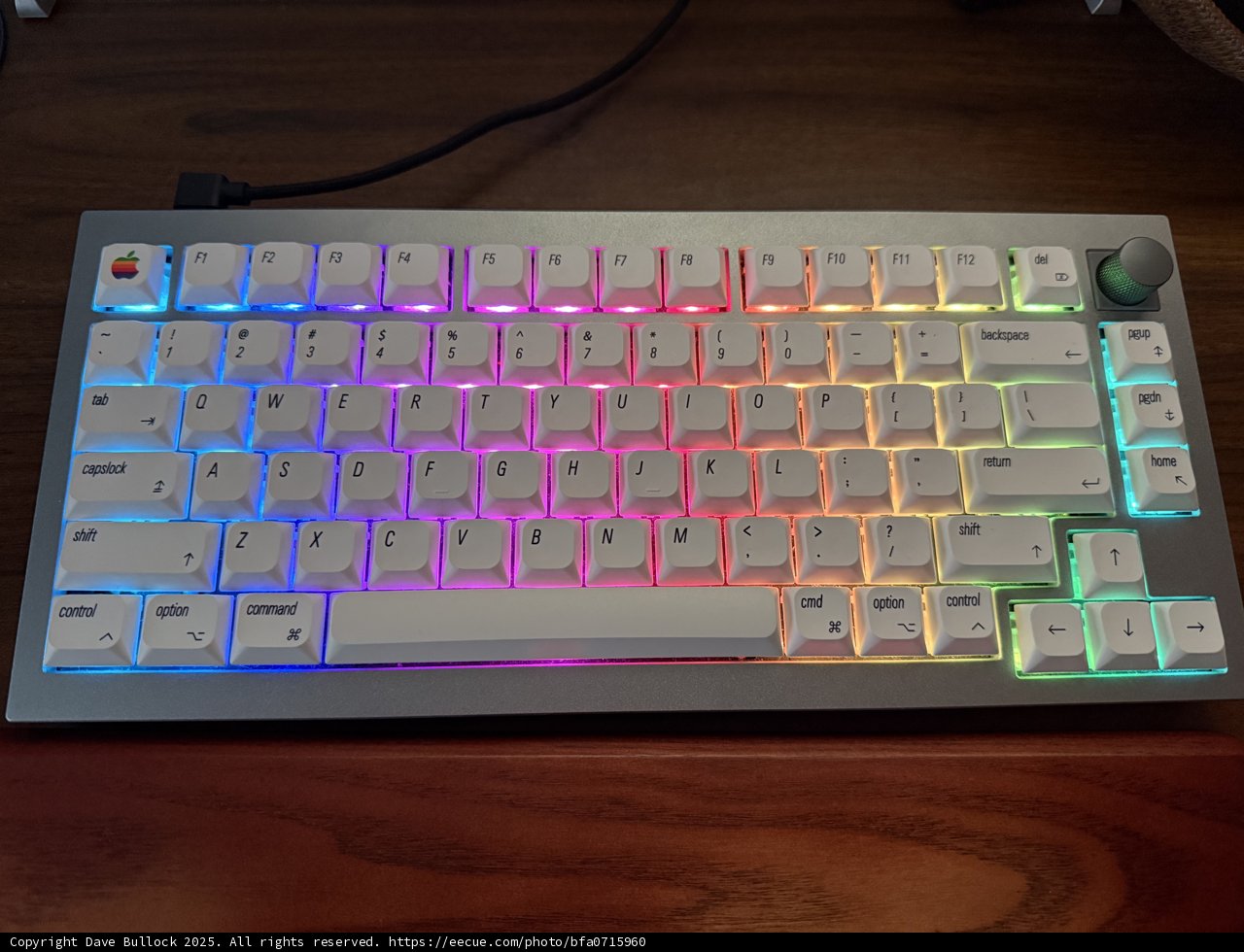 RGB Elegance: A Keyboard in Sync