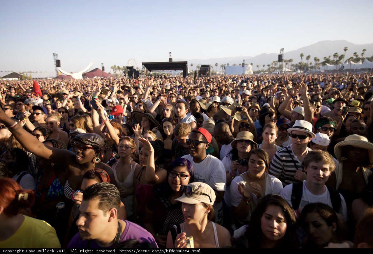 A Sea of Hats and Smiling Faces at Coachella 2011