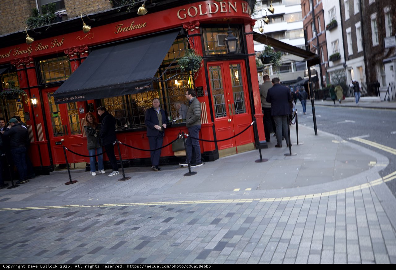 The Golden Eagle Pub - Traditional London Freehouse