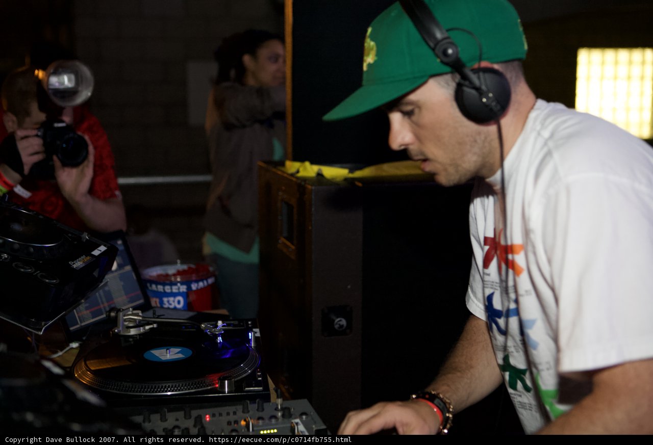 Entertainer in Headphones