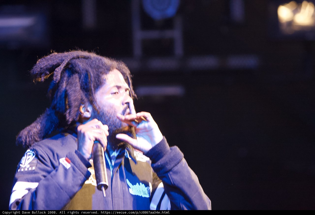 Murs wows crowd with solo performance at Coachella 2008