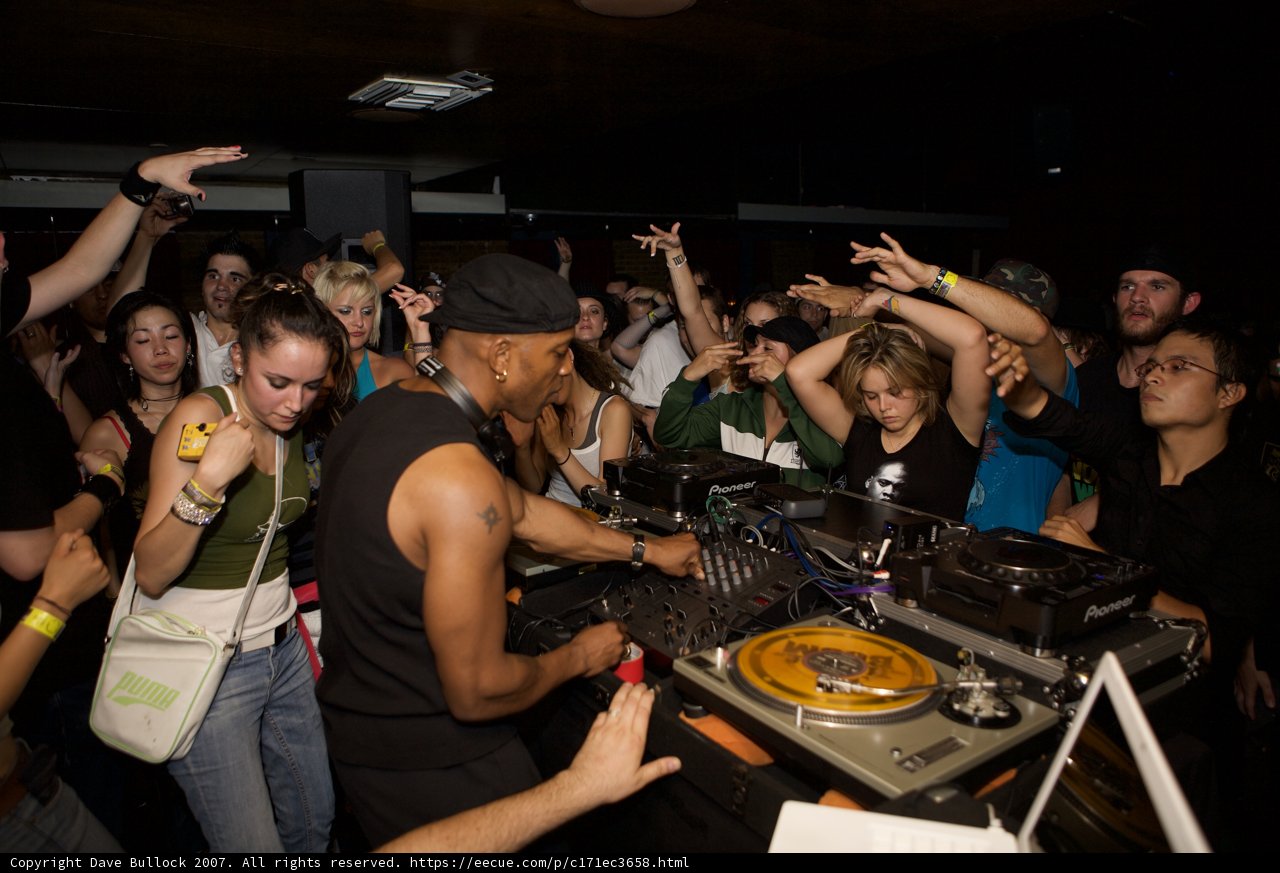 Jay-Z energizes the nightclub