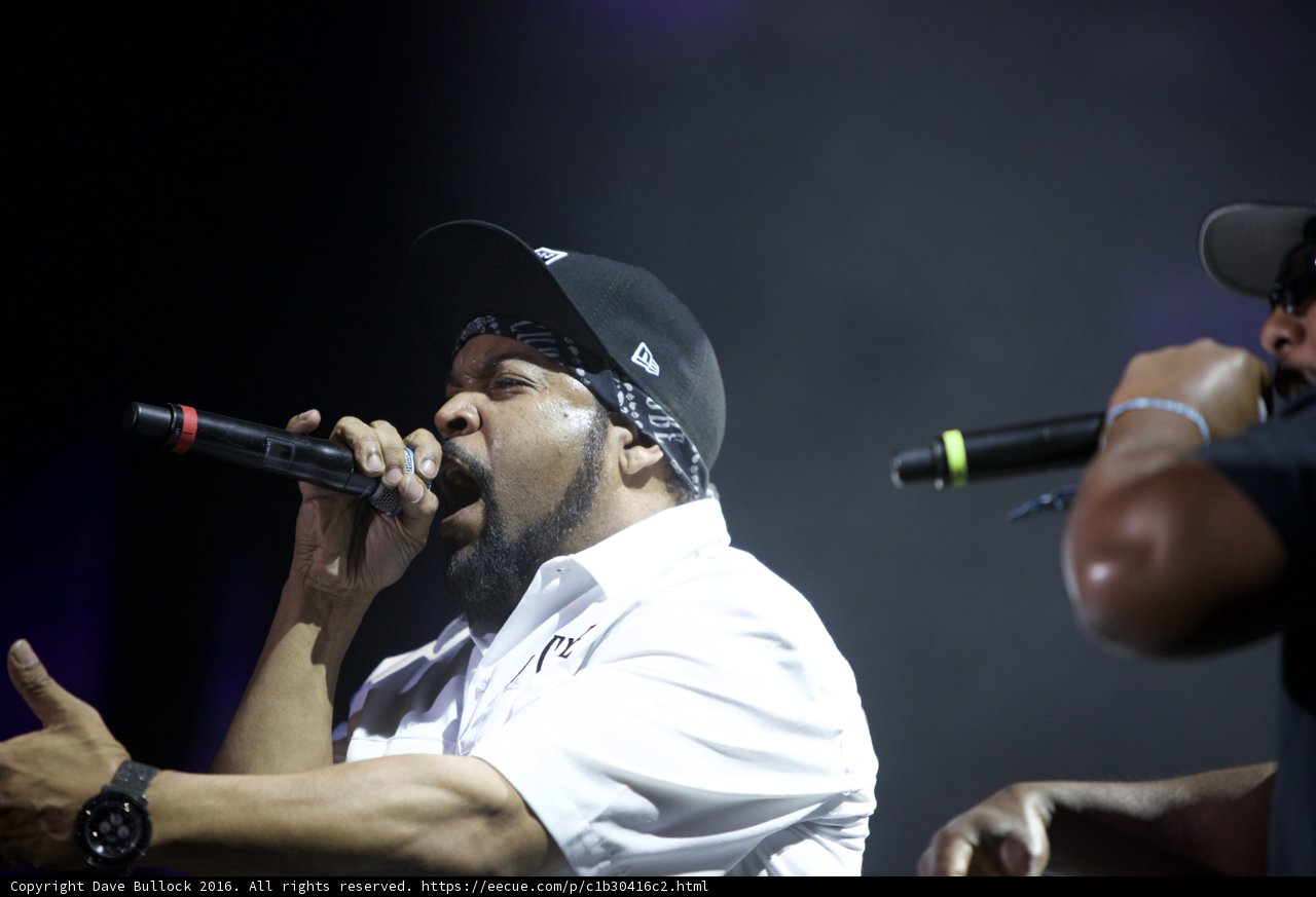 Ice Cube and Guest Performer Take the Stage in Santa Ana