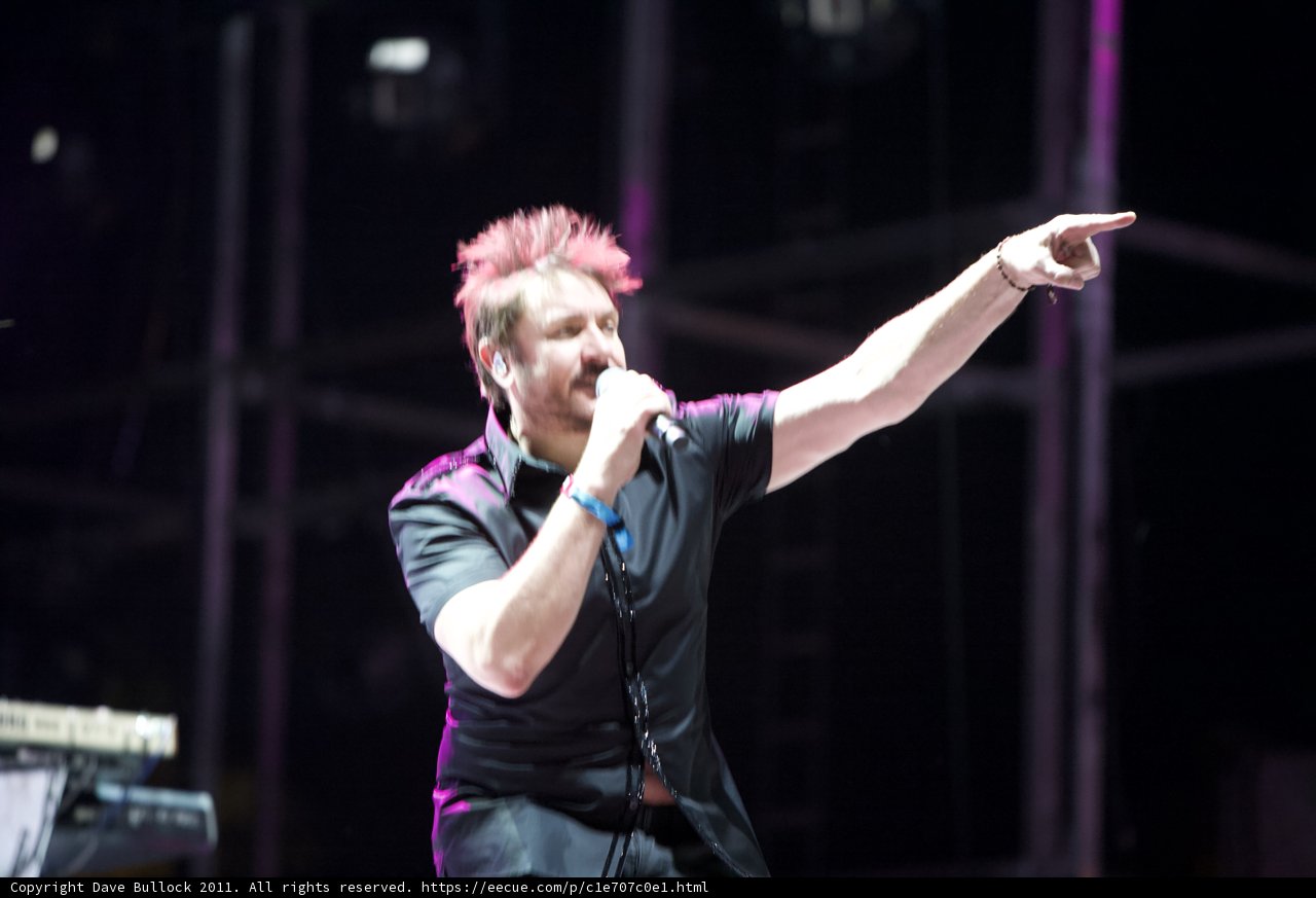 Simon Le Bon Rocks the Stage with his Solo Performance