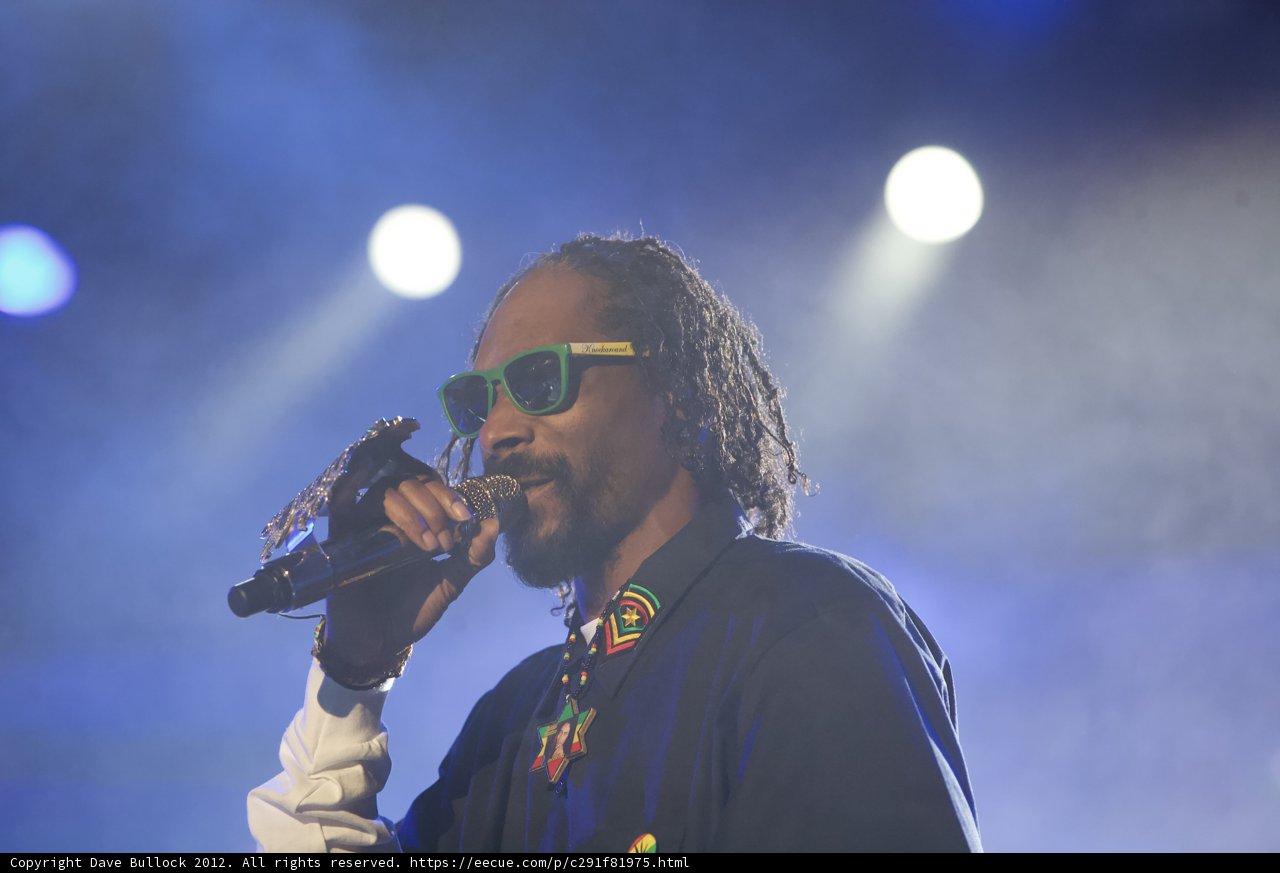 Snoop Dogg commands the Voodoo stage with electrifying solo performance