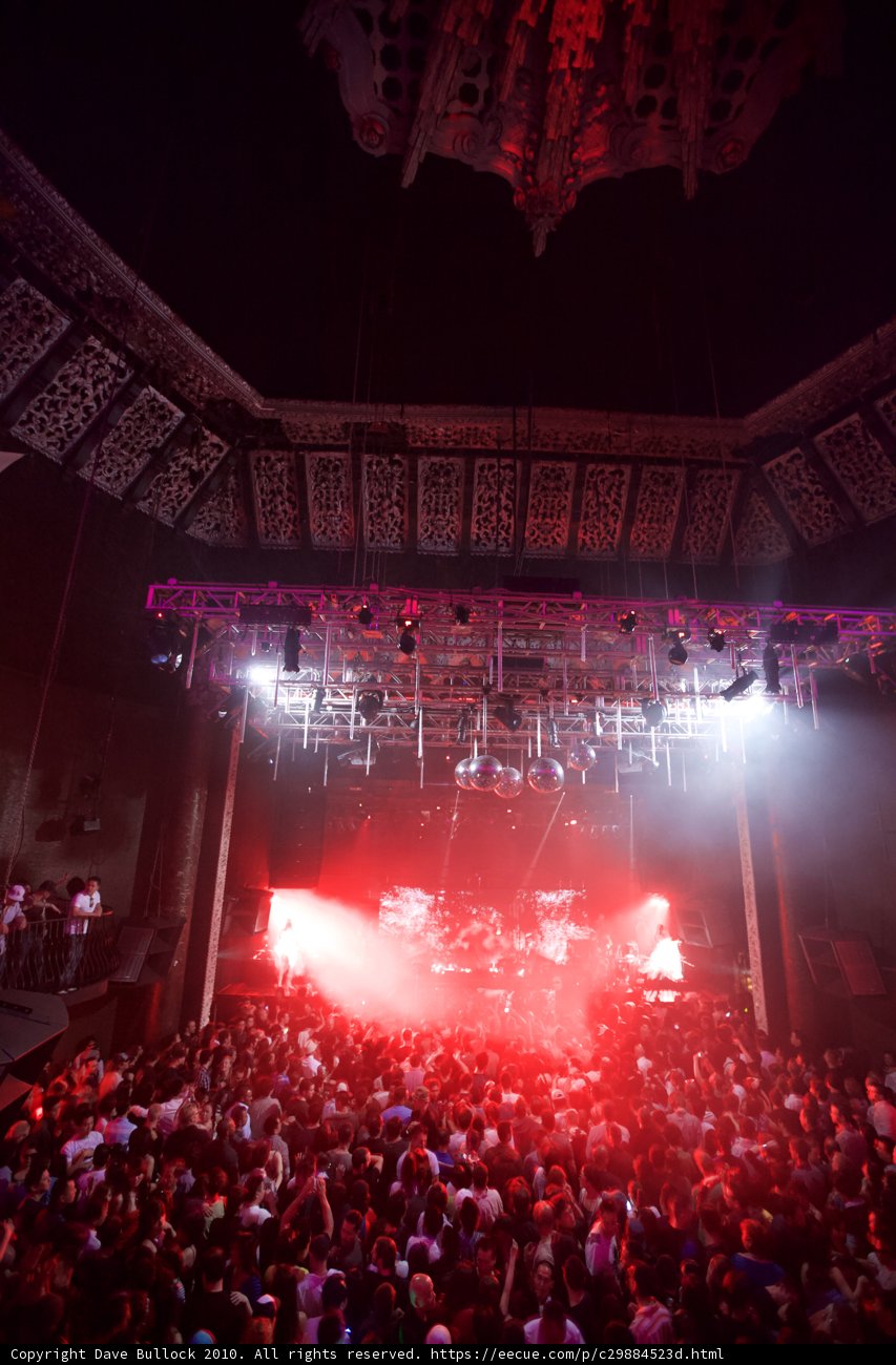 Red Lights and Rockin' Crowds