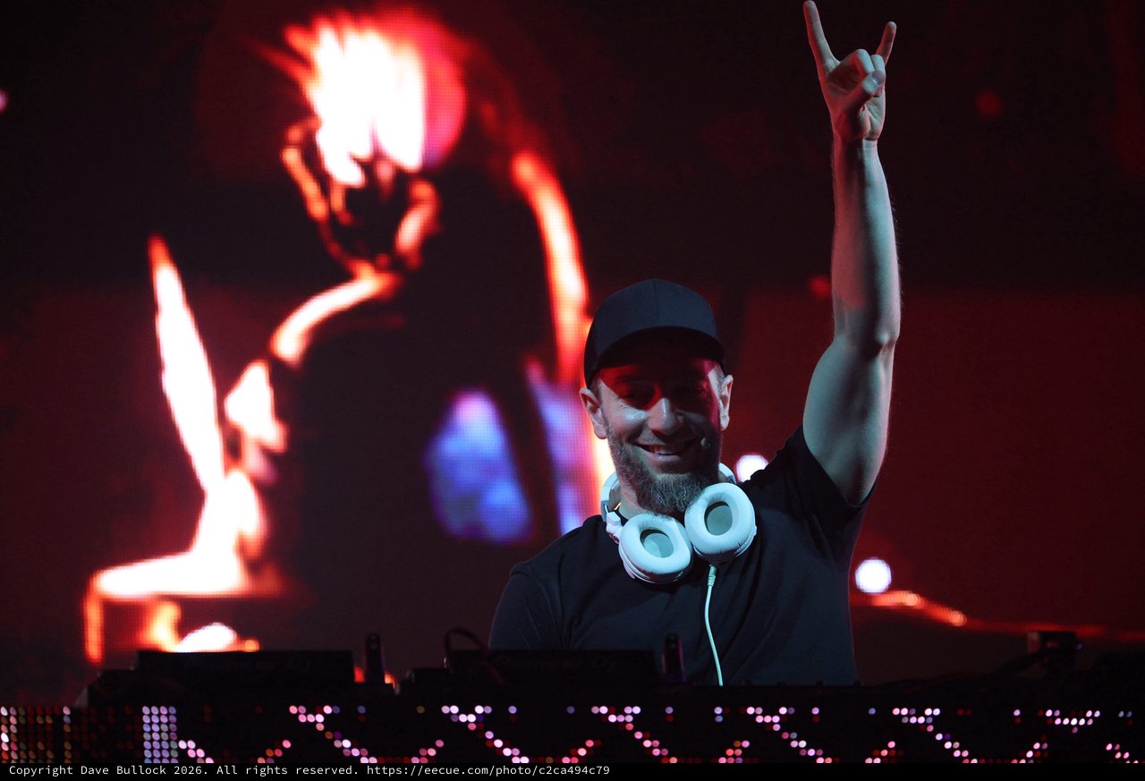 DJ Throws Rock Horns at Wobbleland Festival 2026