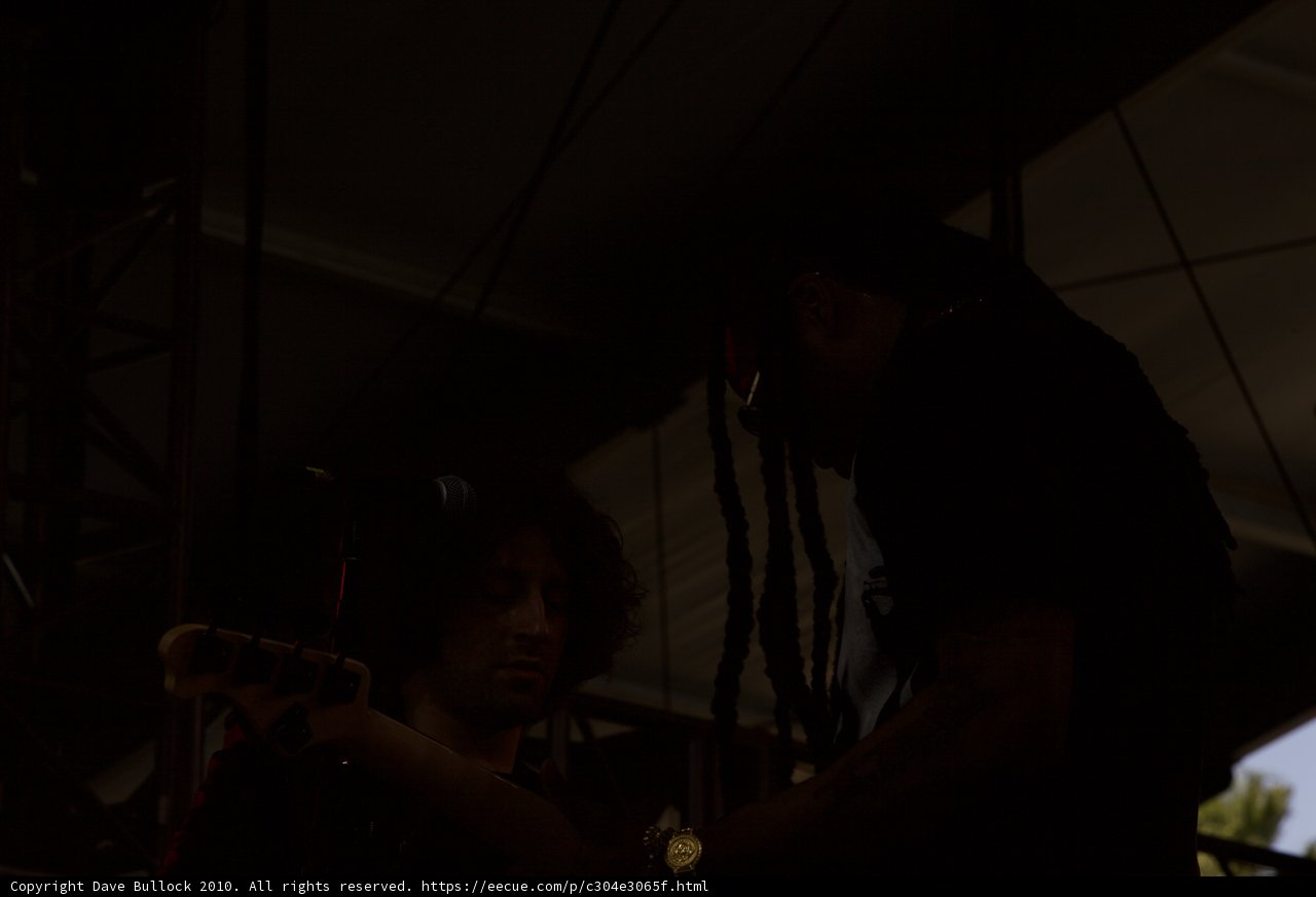 Dreadlocked Joe Trohman Sings Soulful Tunes