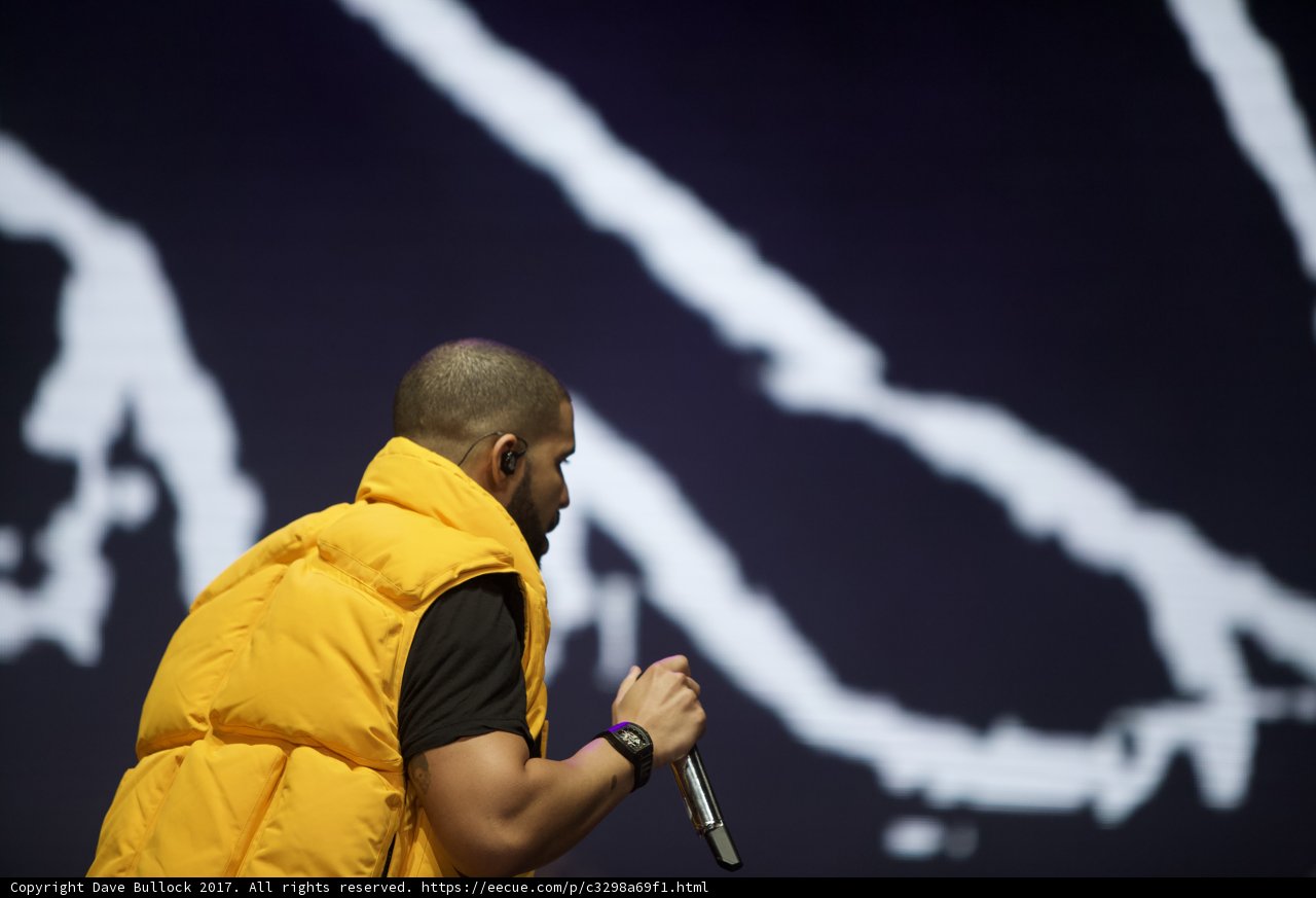 Drake delivers electrifying solo performance at O2 arena