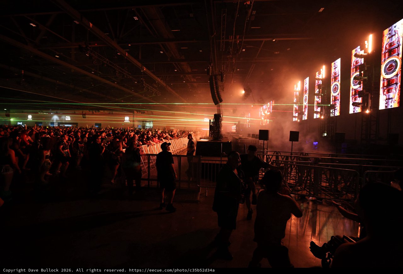 Laser-Lit Crowd Surges at Wobbleland 2026