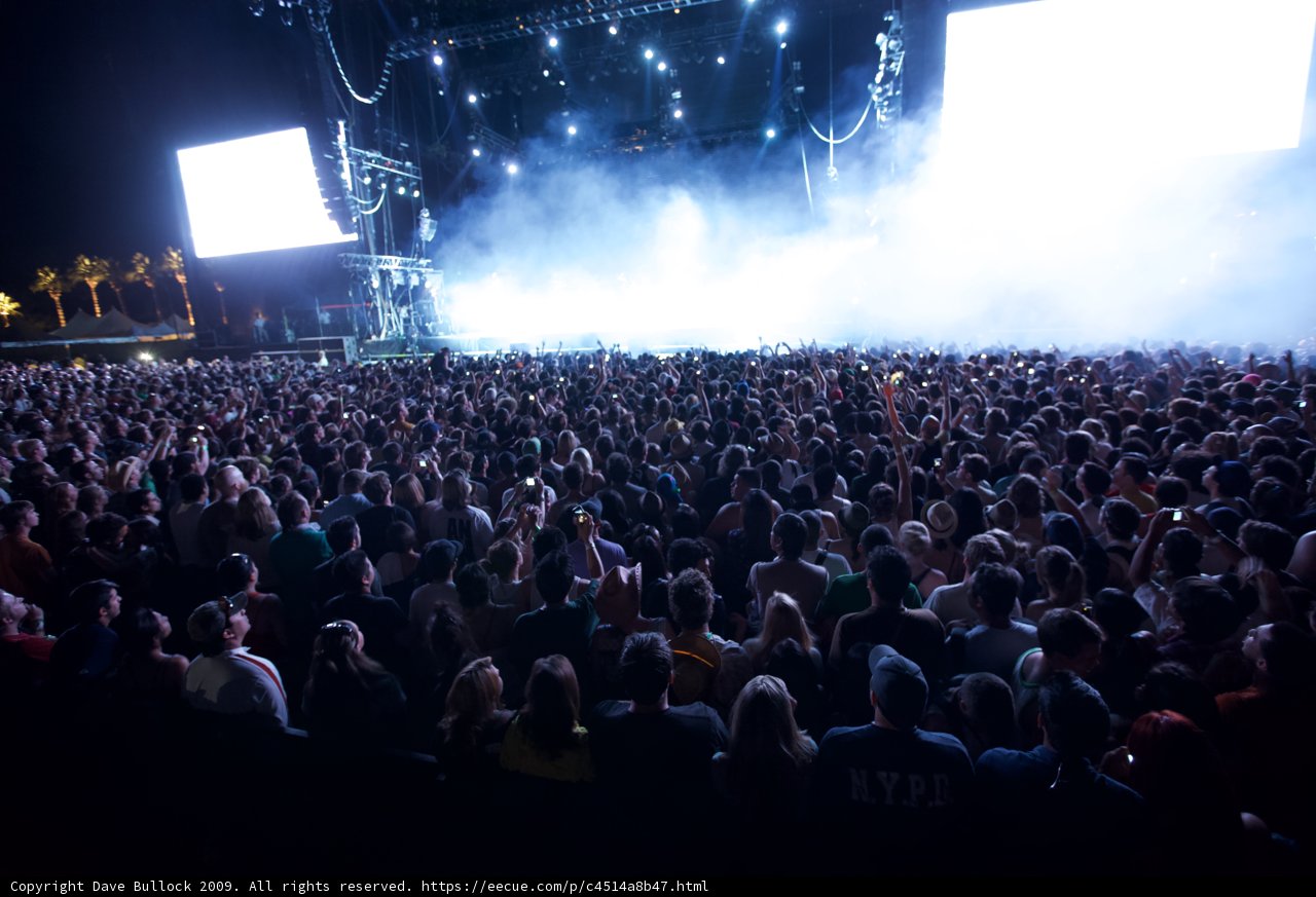 Smoke and Sound: A Captivating Concert Moment