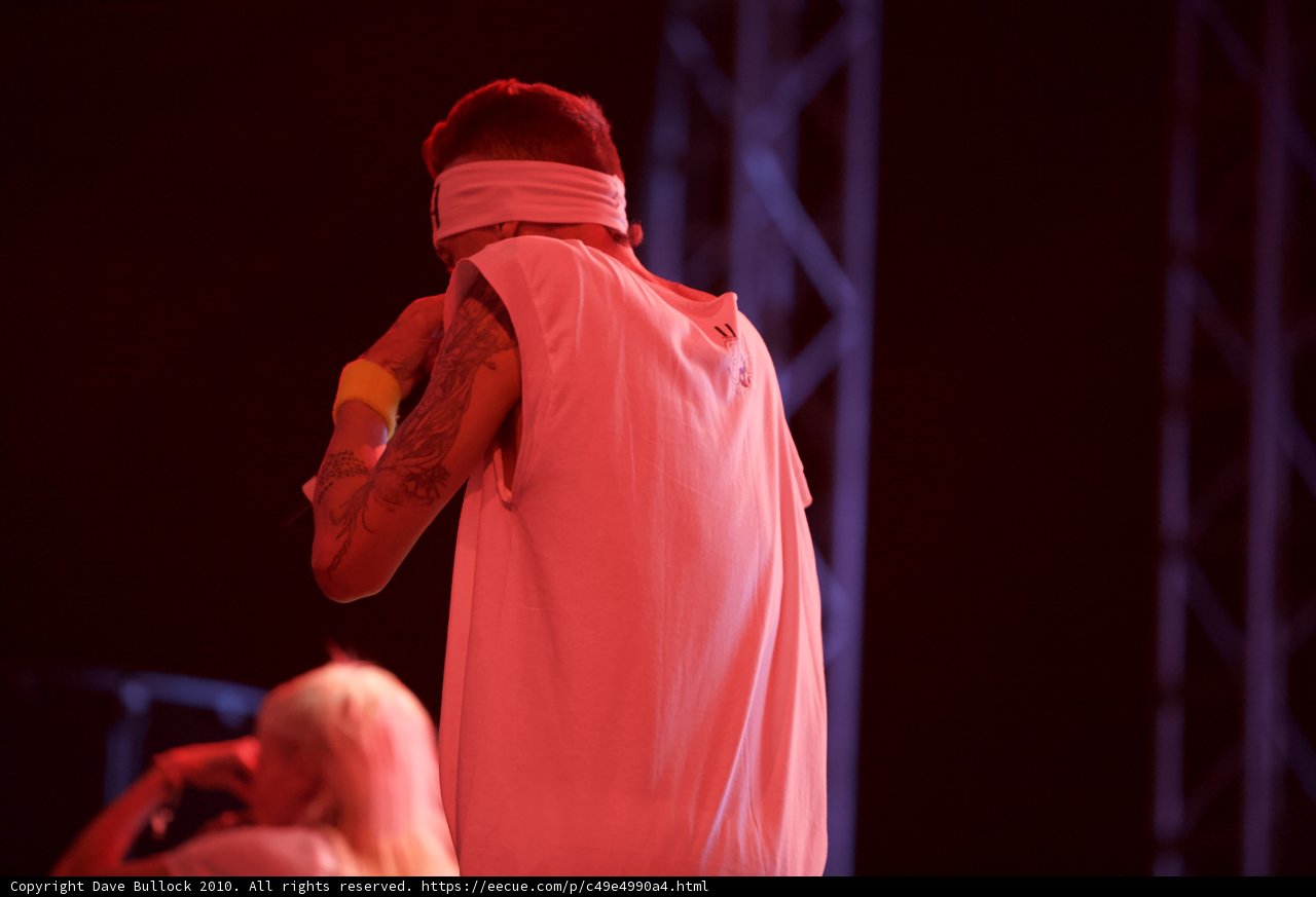 The Bandana-Clad Solo Performer