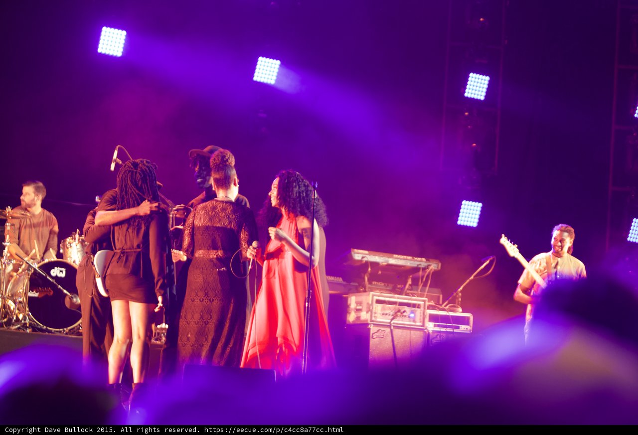 Solange Band Finale Red Dress Speaking Drummer Guitarist LED Panels Purple