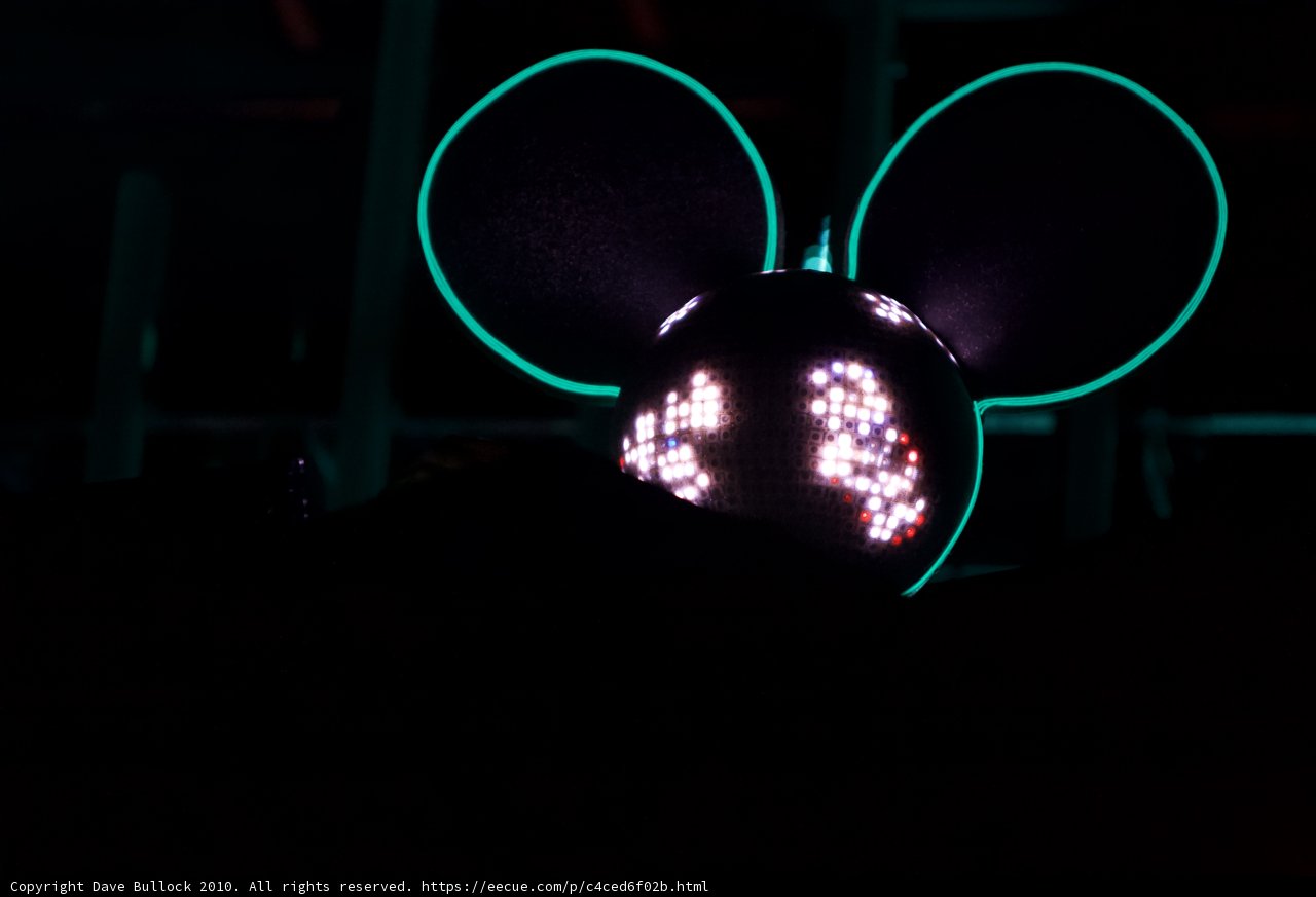 Glowing Mouse Head in the Dark