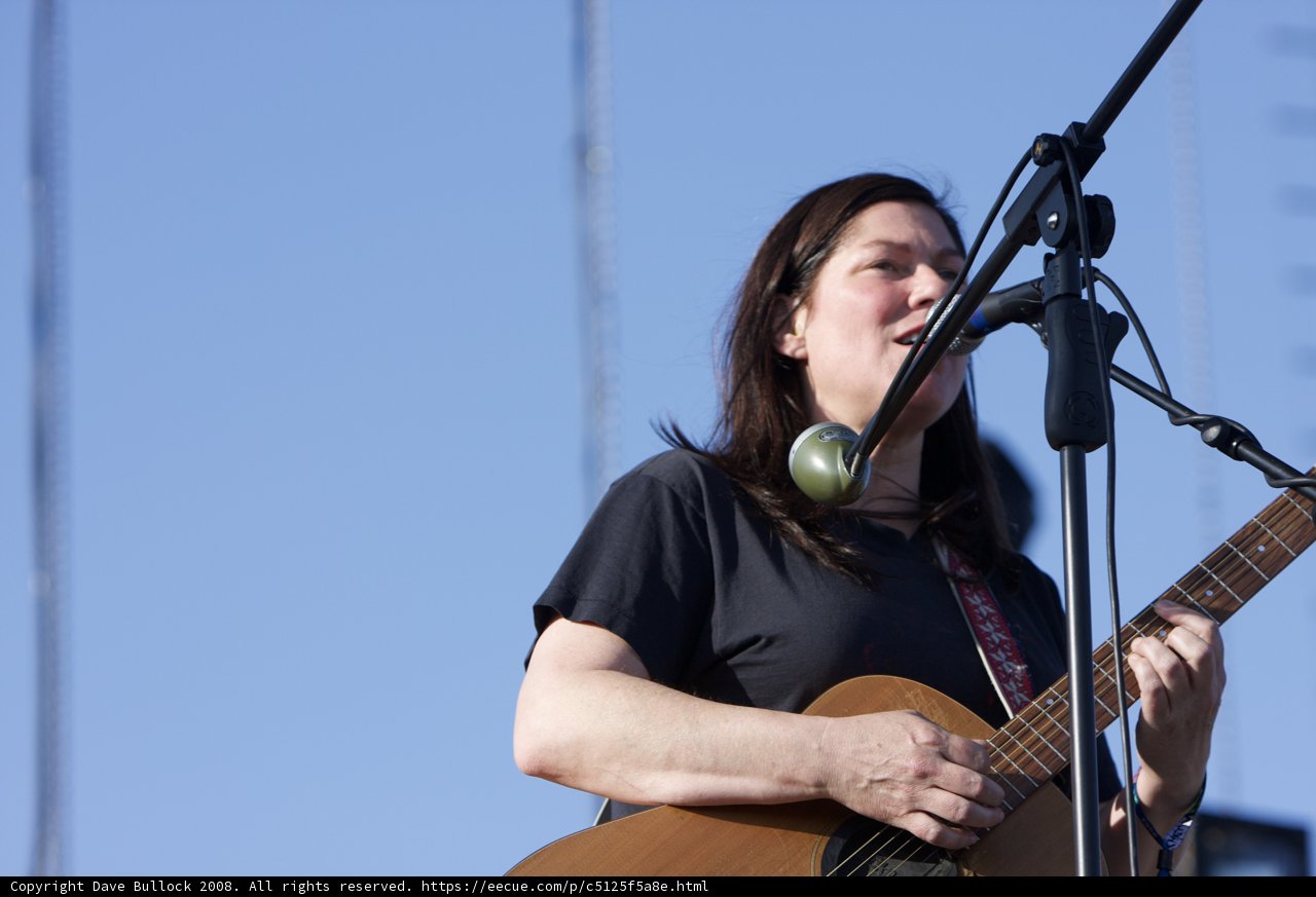 Kim Deal Rocks Coachella 2008