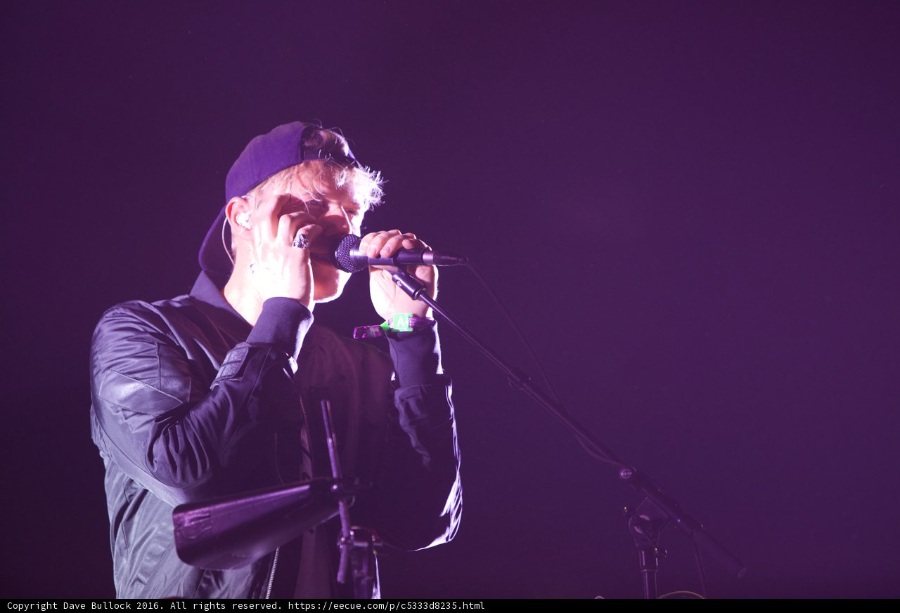 The Man in Black Sings Out