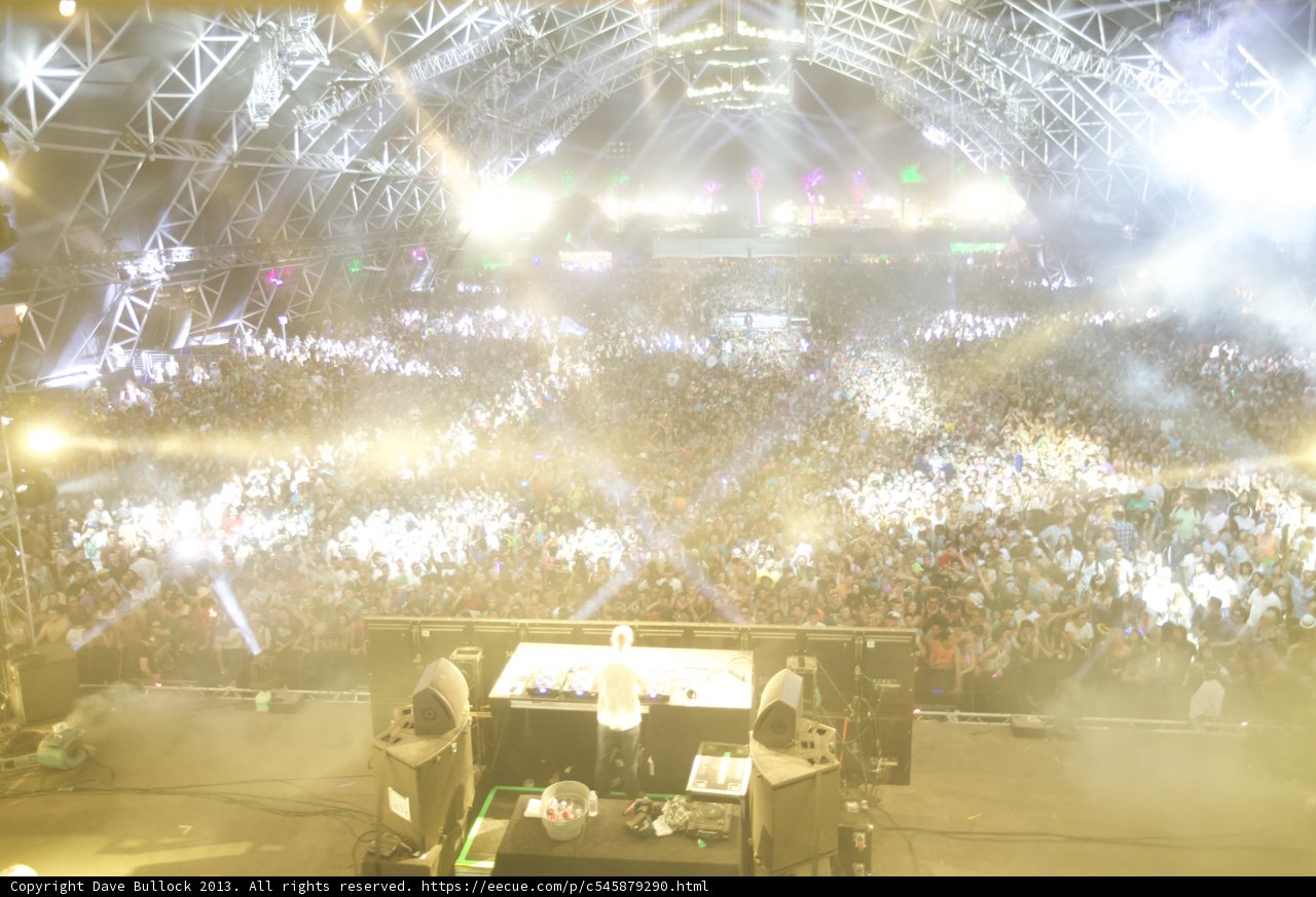 Concertgoers Bask in Blinding Light at Coachella