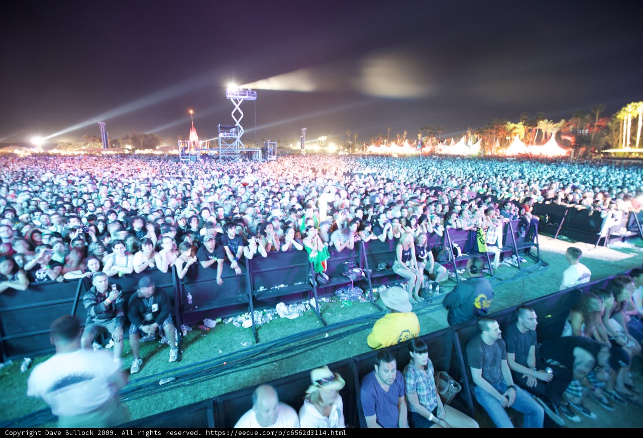 Concertgoers Light Up the Night at Coachella 2009