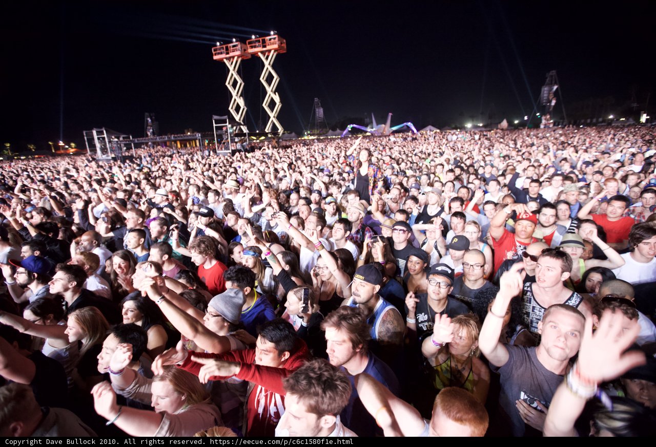 Cochella 2010: A Night of Music and Crowds