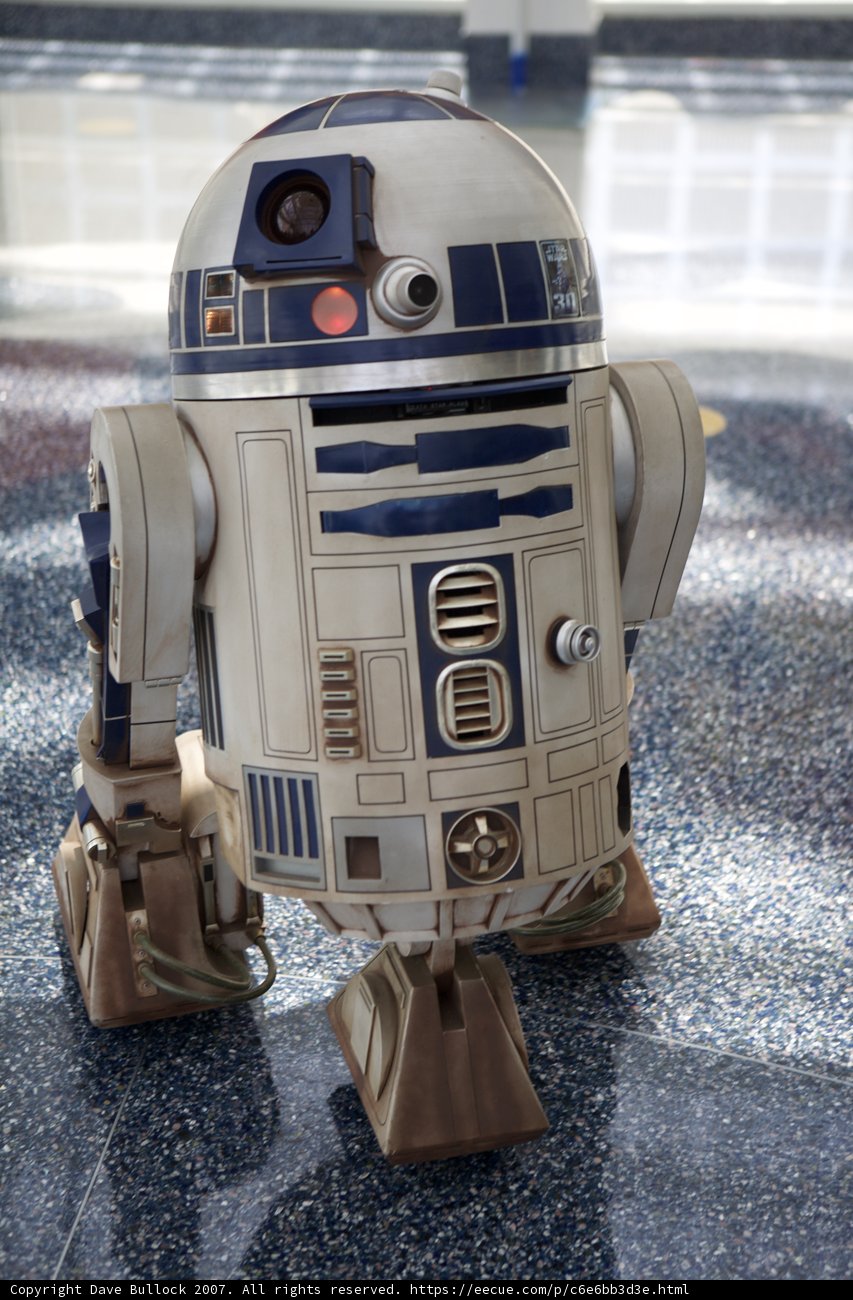 Star Wars R2D2 Robot at 2007 StarWars Con