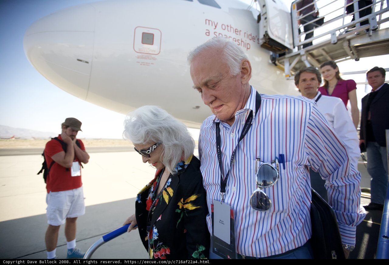 Buzz Aldrin and Mick Thomson next to the White Knight Two