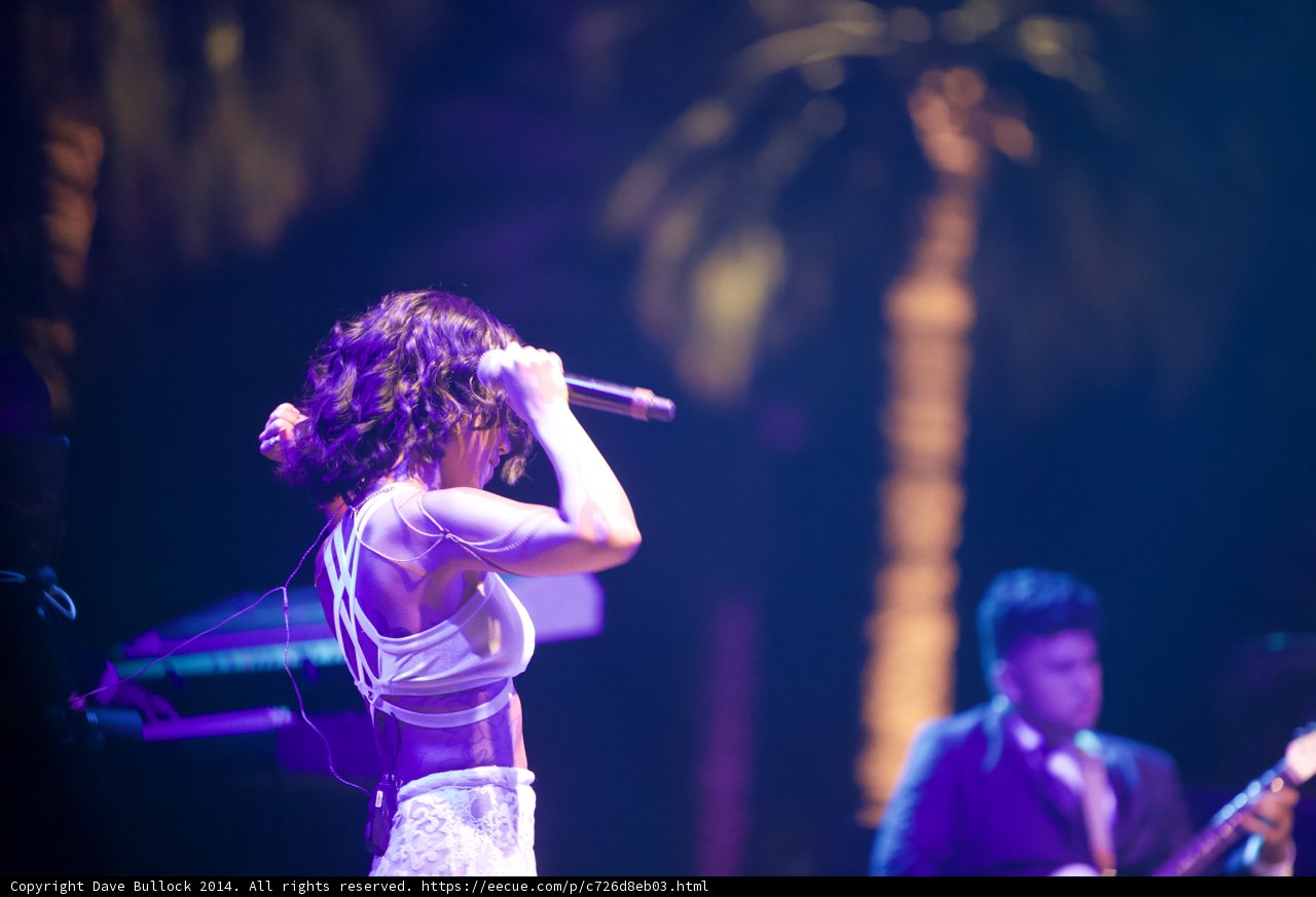 White-clad Woman Belts Out Hit Tunes On Coachella 2014 Stage